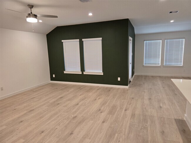 Building Photo - 31710 Carlisle Cv Ct