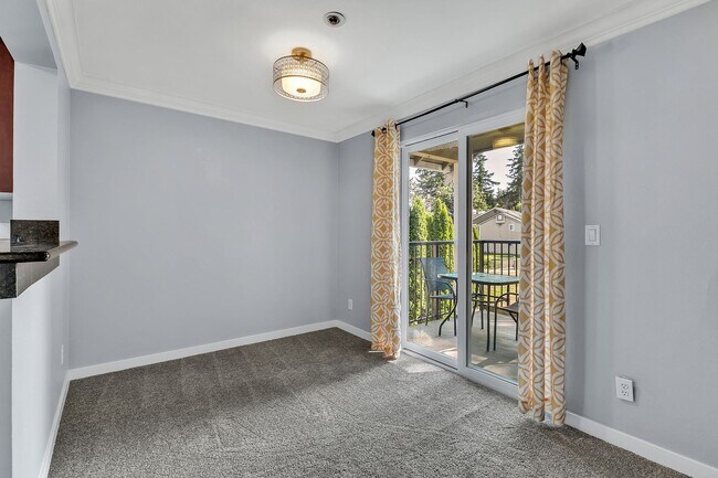 Building Photo - 1 bed 1 bath top floor corner condo at Vil...