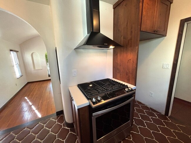 Building Photo - Adorable Spanish 2 bedroom home in the heart of Long Beach