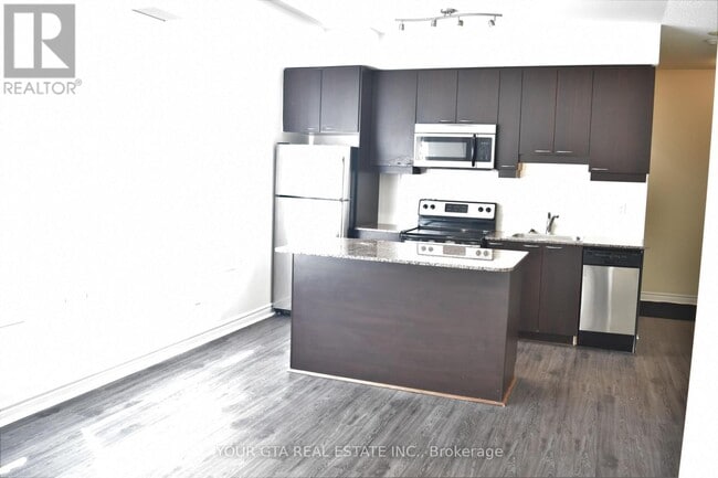 Building Photo - 385-2385 Prince of Wales Dr