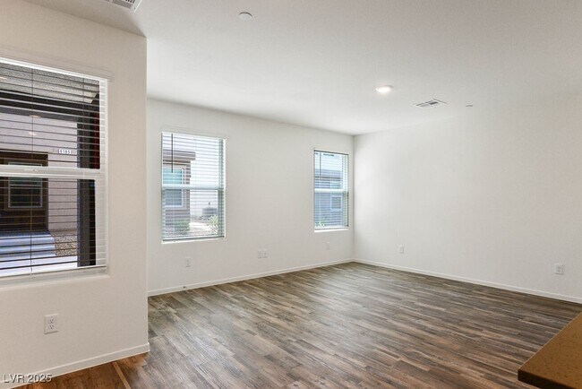 Building Photo - 6184 Hibiscus Gdn St