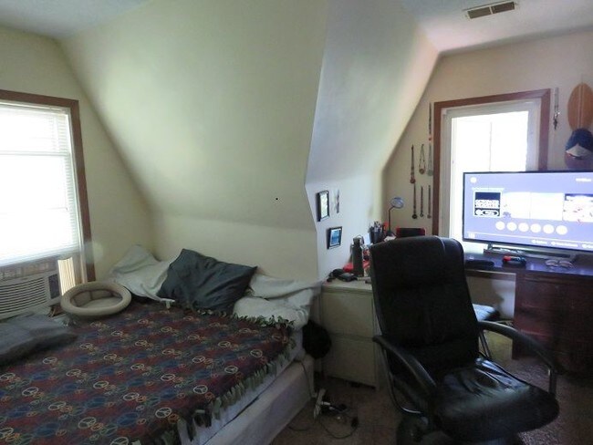 Building Photo - Charming 2 bedroom Northfield condo
