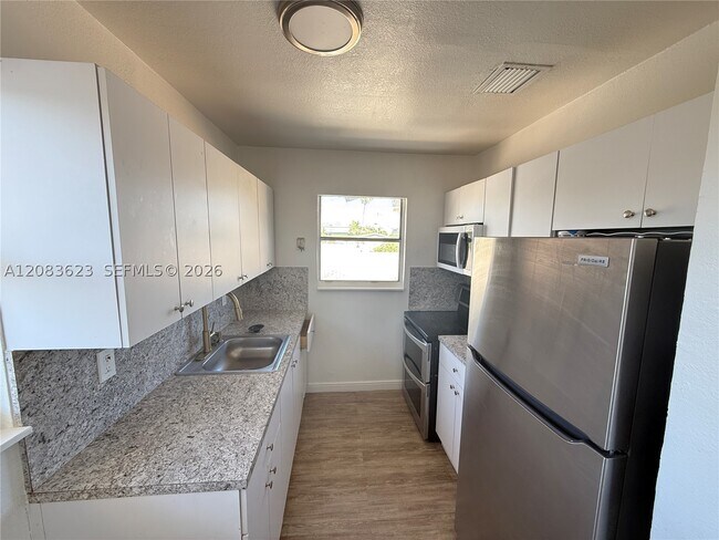 Foto del edificio - 236 SW 10th St