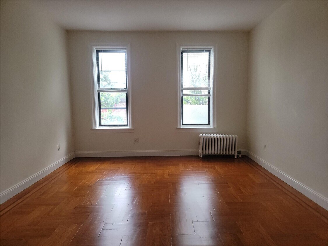 Foto principal - 35-06-35169 169th St