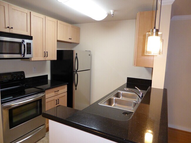 Foto del edificio - 6400 Christie Ave