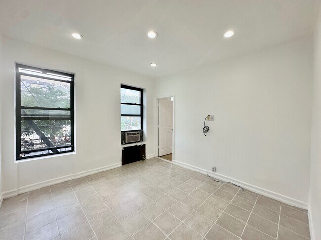 Foto del edificio - 3405 Broadway