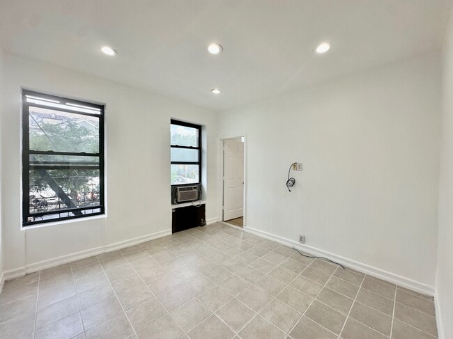 Foto del edificio - 3405 Broadway