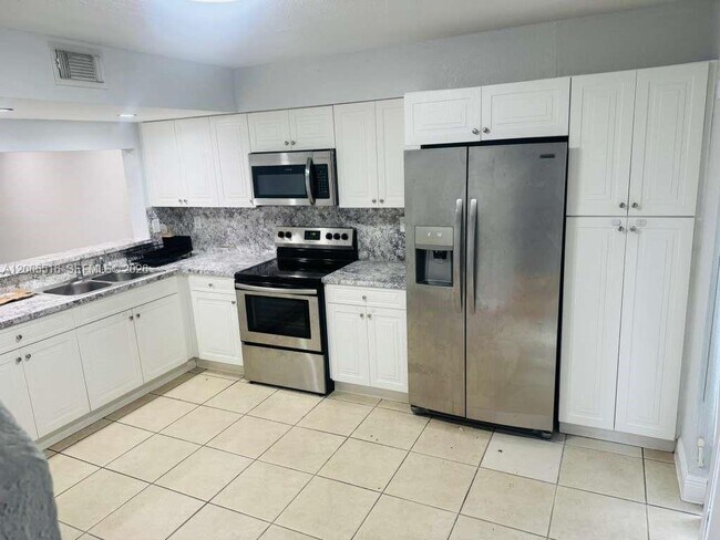 Foto del edificio - 8270 SW 149th Ct