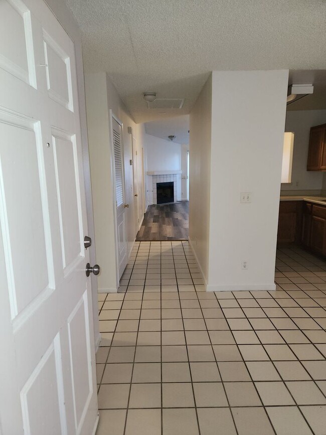 Building Photo - Single-Story 2 Bed, 2 Bath with 2-Car Garage in Gate Community