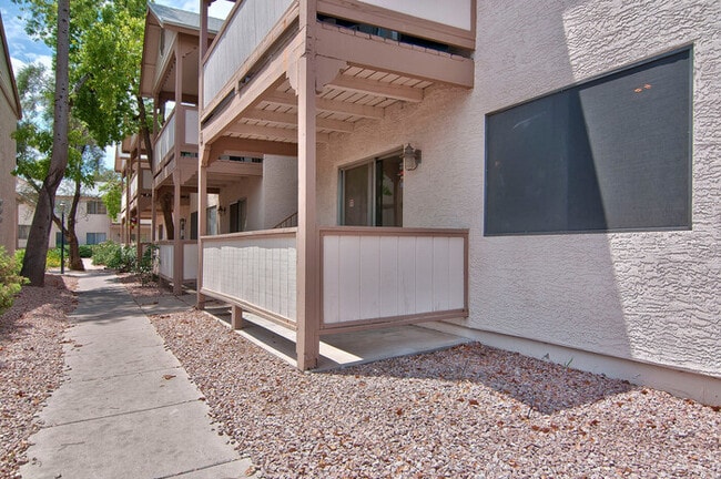 Photo - 616 S Hardy Dr House