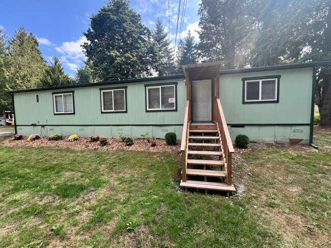 Building Photo - 1042 Clubhouse Ln SE