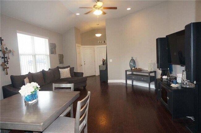 Foto del edificio - 3240 E Whitestone Blvd