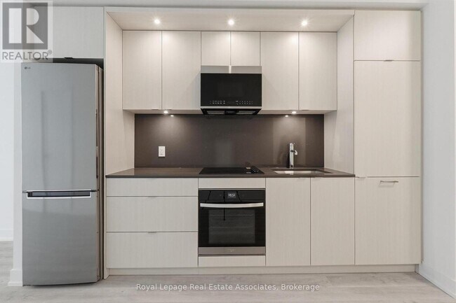 Photo du bâtiment - 25 Cordova Ave