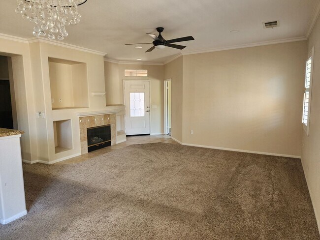 Building Photo - Sabre Springs Townhouse