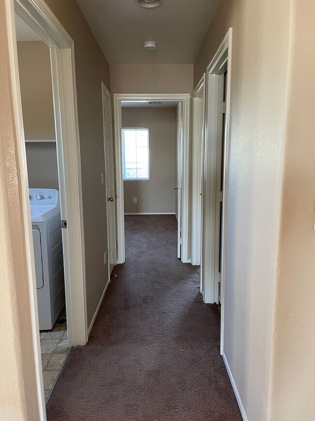 Foto del edificio - 3753 Hollycroft Dr