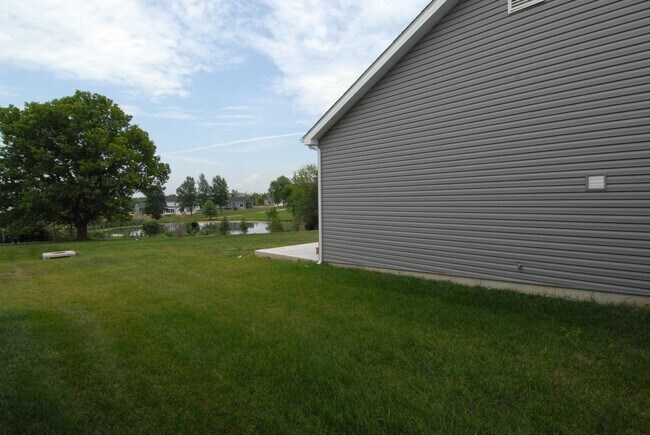 Building Photo - Lake St Louis (near O'Fallon & Wentzville) Area...New professional pics and virtual tour and floo...
