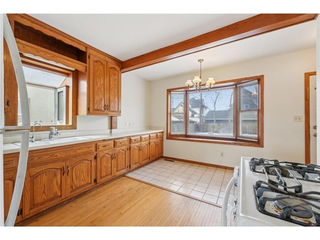 Foto del edificio - 661 Surrey Ave E