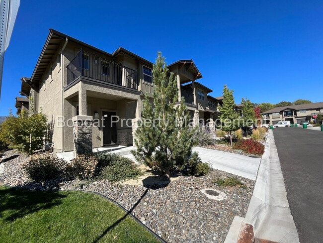 Building Photo - 3 Bedroom 2.5 Bathroom Townhouse in Carson...