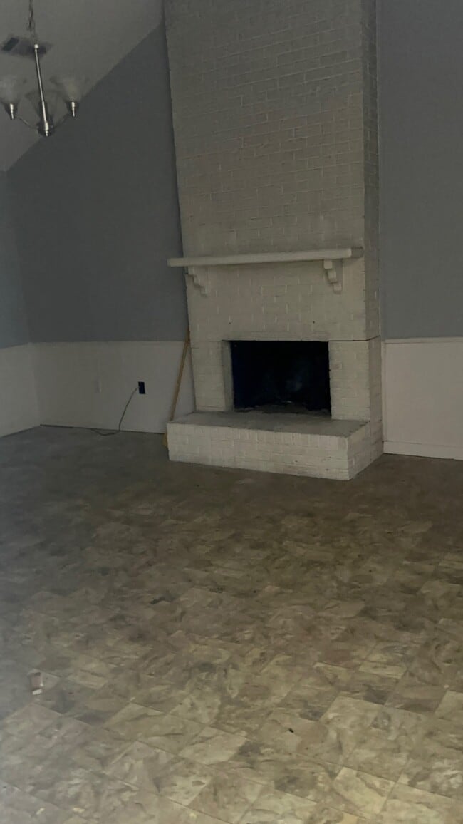Building Photo - 1765 Casteel Dr