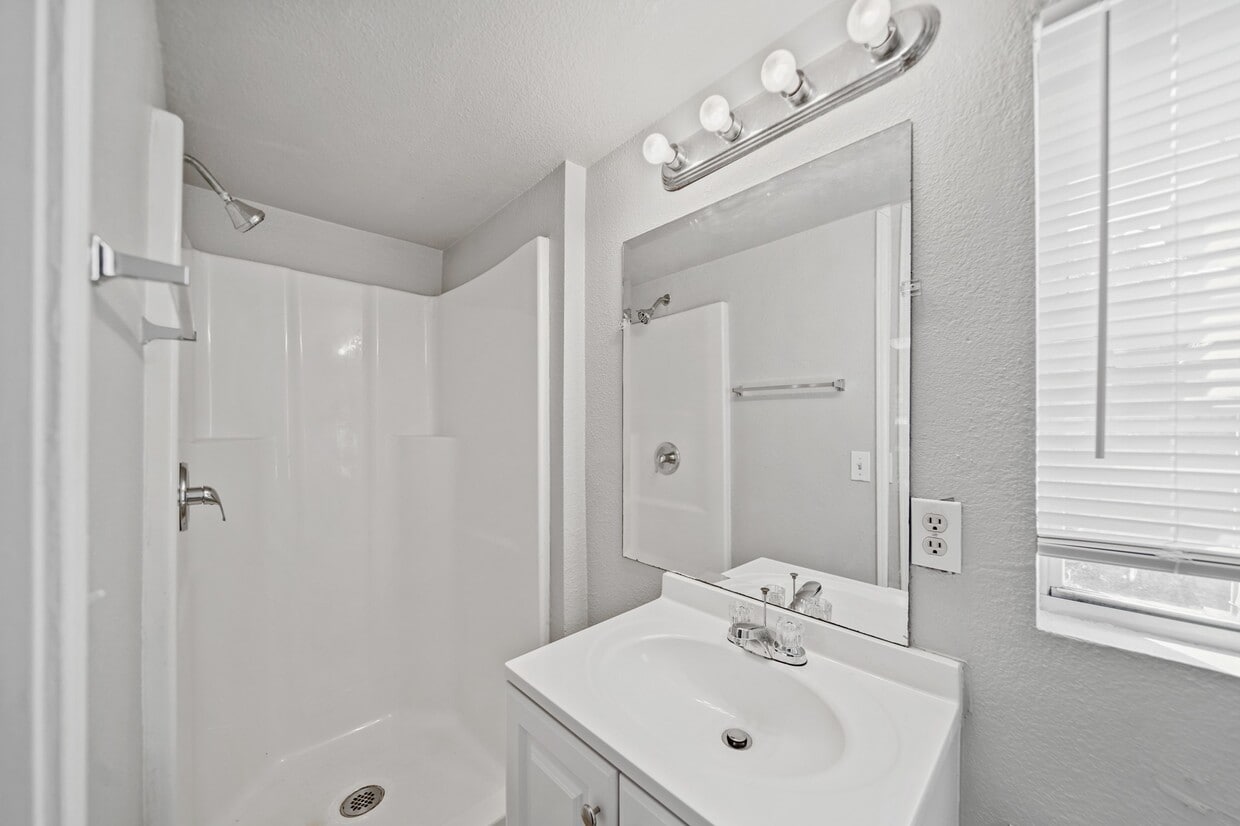 Building Photo - 1706 California St