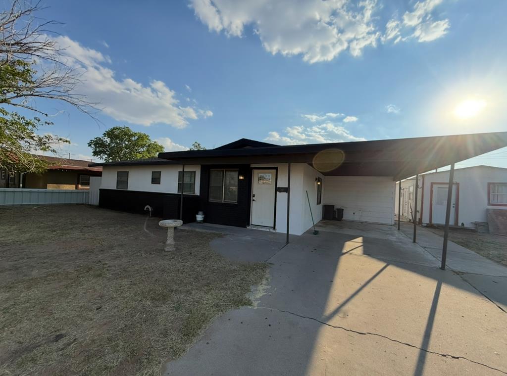 Foto principal - 452 N Ave B