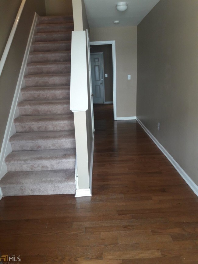 Foto del edificio - 6824 Blackstone Pl