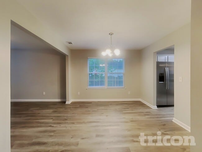 Building Photo - 613 Amberwood Dr