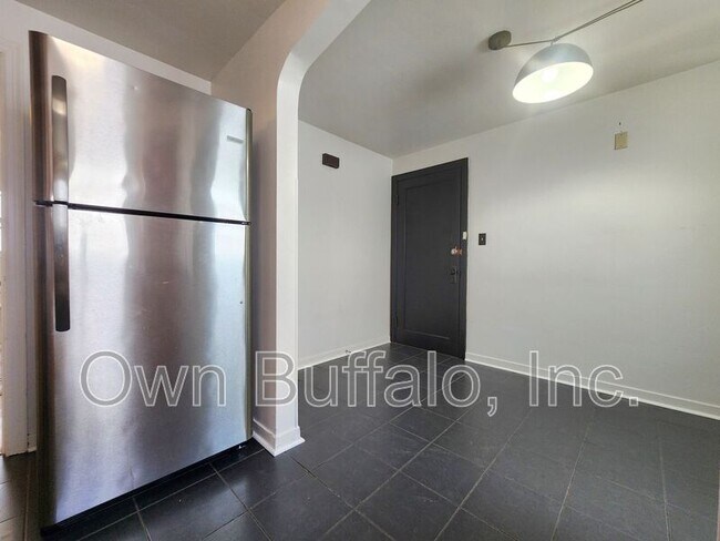 Building Photo - 240 Callodine Ave