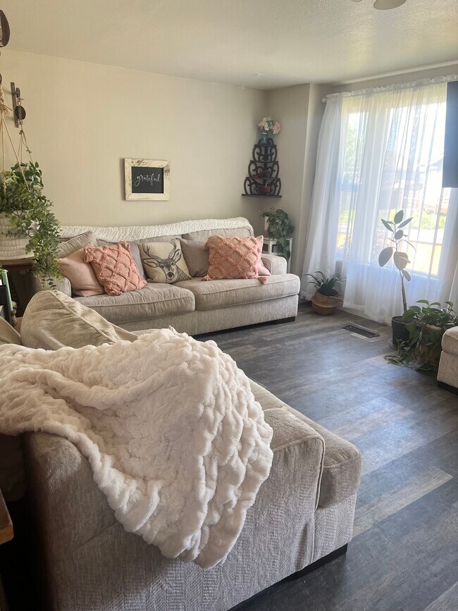 Sala de estar - 1329 Porter St