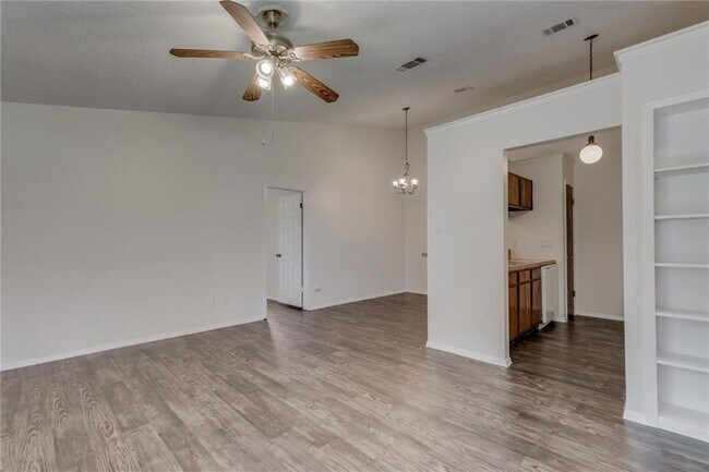 Foto del edificio - 11405 Walnut Ridge Dr