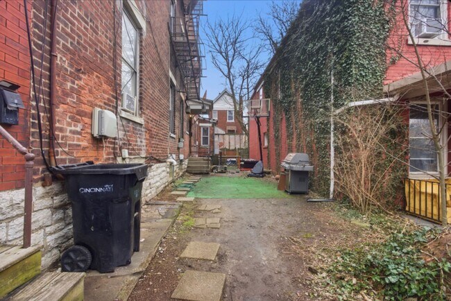 Foto del edificio - 2342 Stratford Ave