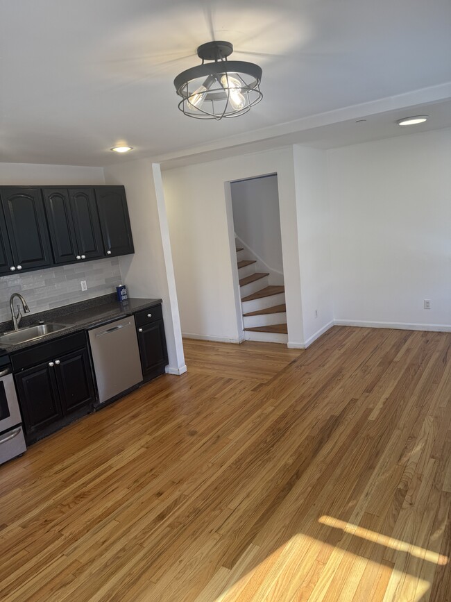 Building Photo - 1027 Wilcox Ave