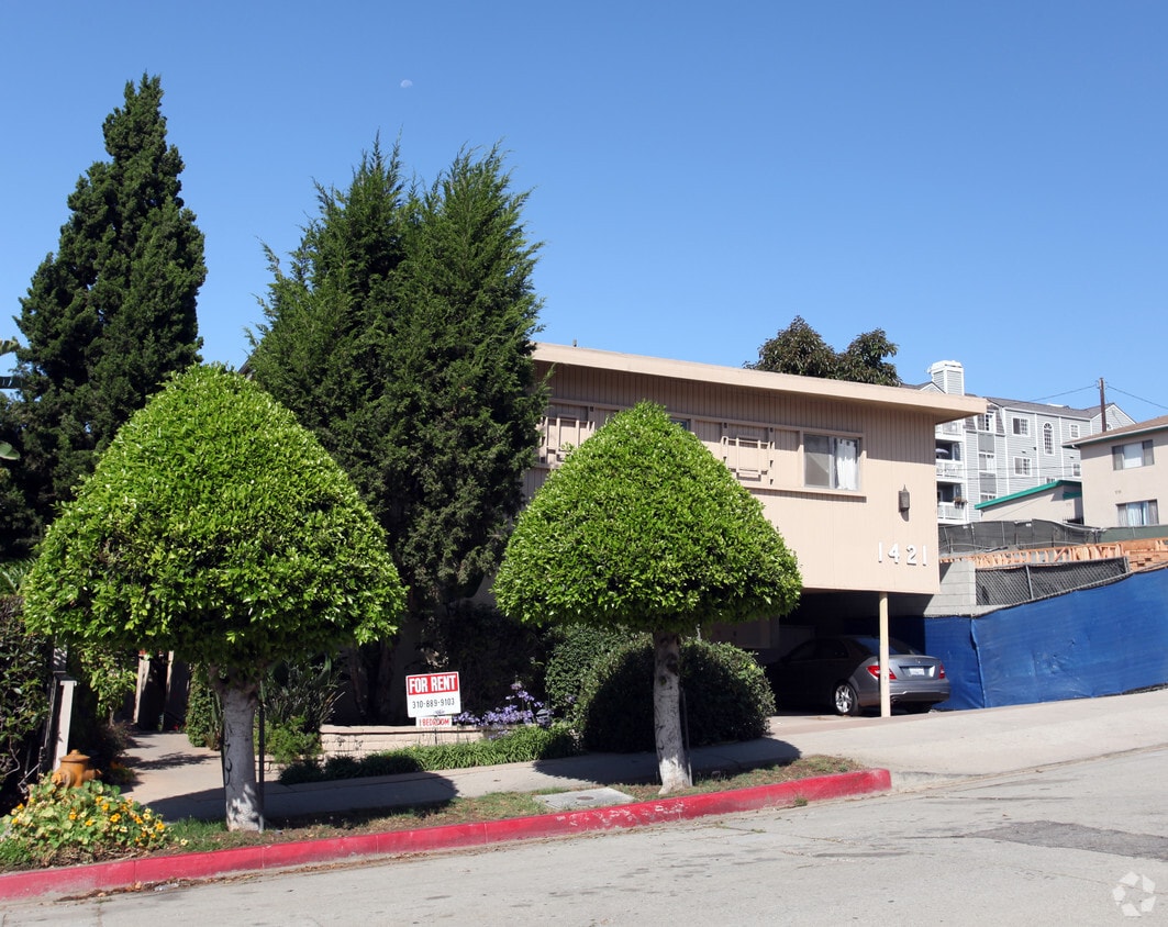Building Photo - 1421 Barry Ave