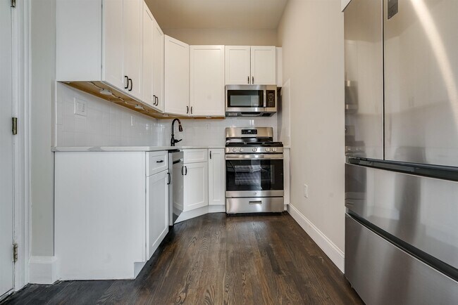 Building Photo - 486 Bramhall Ave