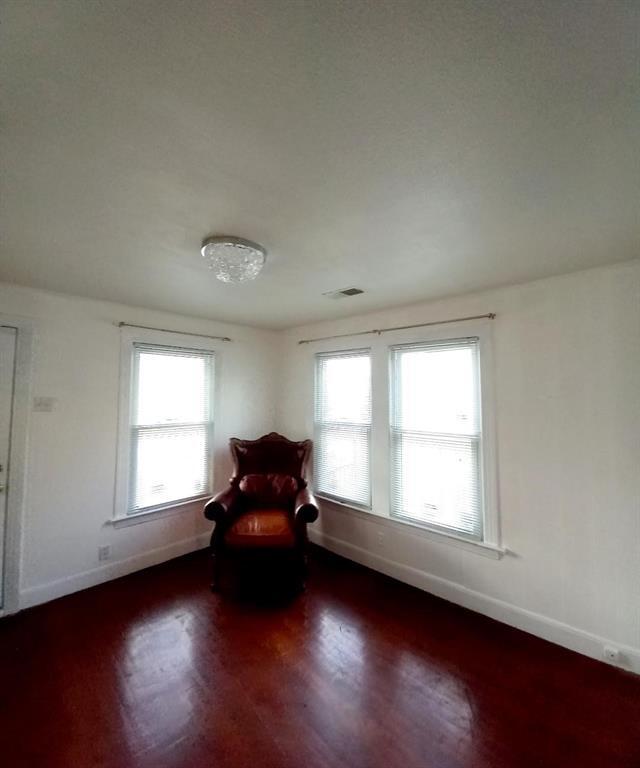 Building Photo - 706 E 45th St