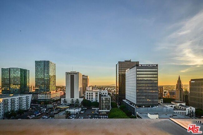 Foto del edificio - 3223 W 6th St