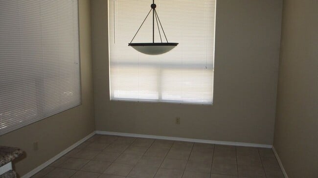 Building Photo - 2471 W Hemlock Way