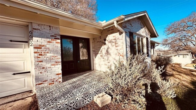 Building Photo - 6602 Willamette Dr