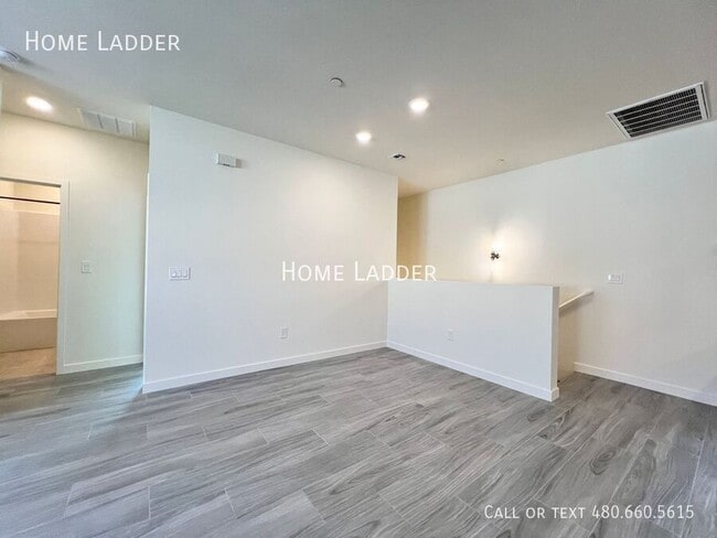 Building Photo - 2722 S Cavalier Dr