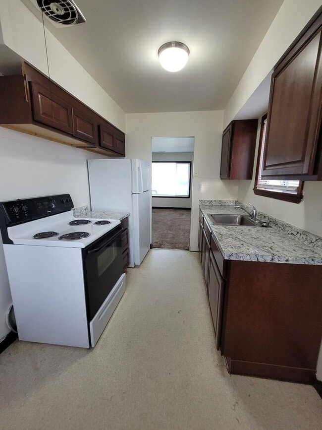 Building Photo - 1204-1206 Vandenberg Ave