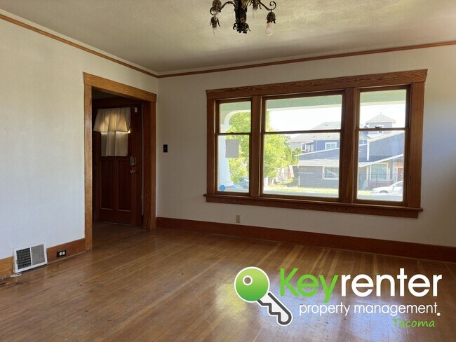 Building Photo - Early Classic 5Bed/3Bath Tacoma Home