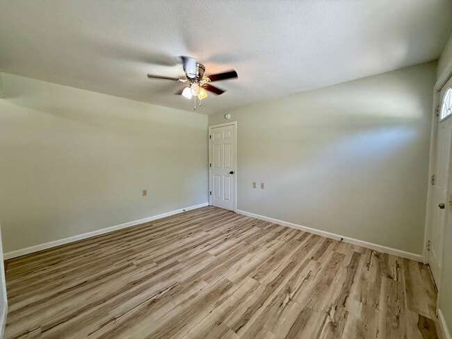 Building Photo - 204 N 16th Ave