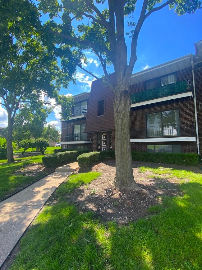 Building Photo - 1412 Willow Ln