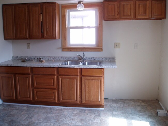 Kitchen - 4507 Woburn Ave