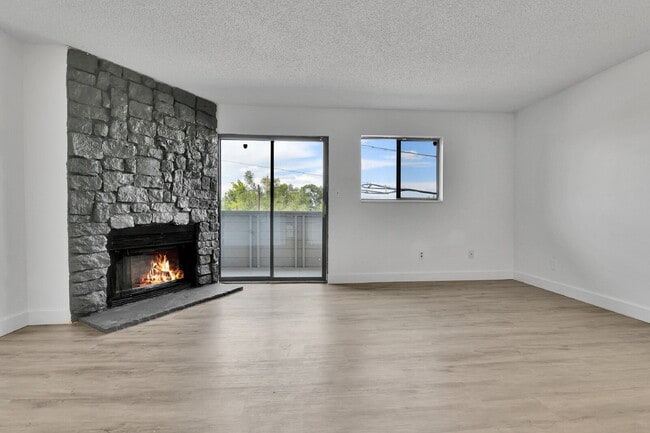 Building Photo - $1,095.00, Studio and 1 bath located in De...