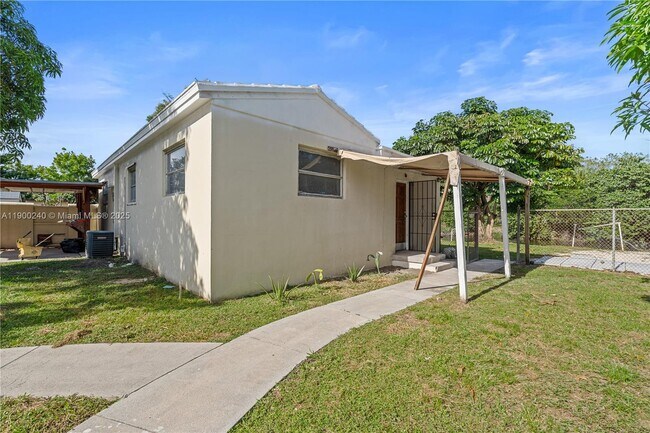 Foto del edificio - 201 S Biscayne River Dr