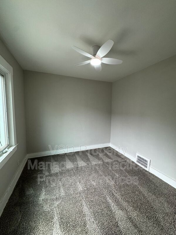 Building Photo - 3408 E 140th St
