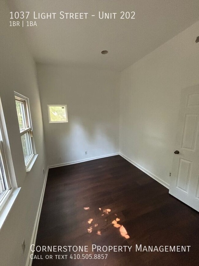 Building Photo - 1037 Light St