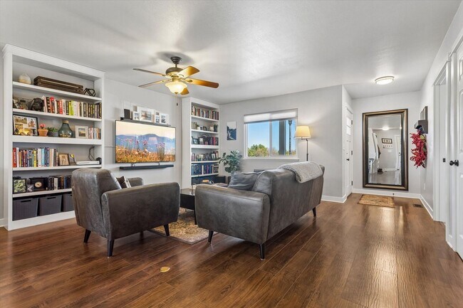 Foto del edificio - Low-Maintenance Upgraded 3-Bedroom Home Near Downtown Loveland