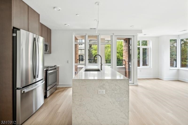 Foto principal - 14 Lincoln Pl